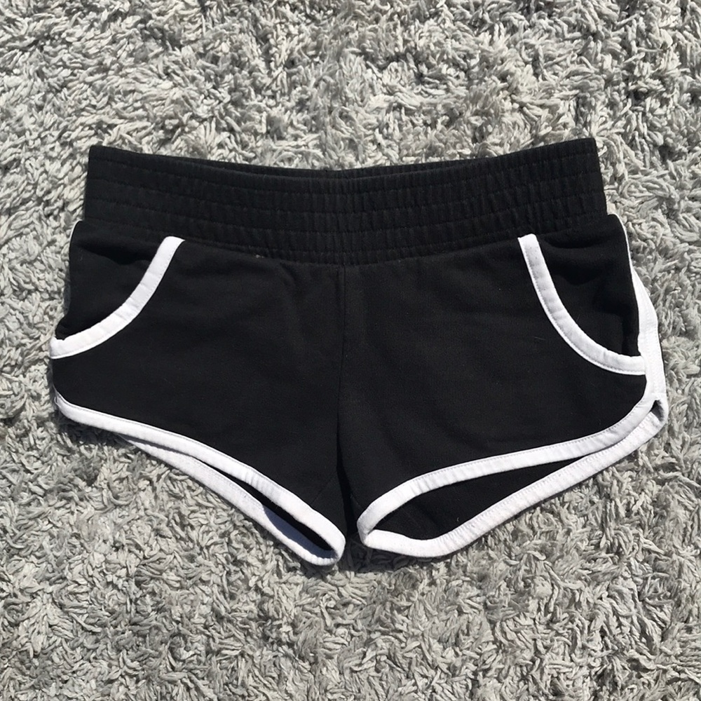 Black shorts with pockets